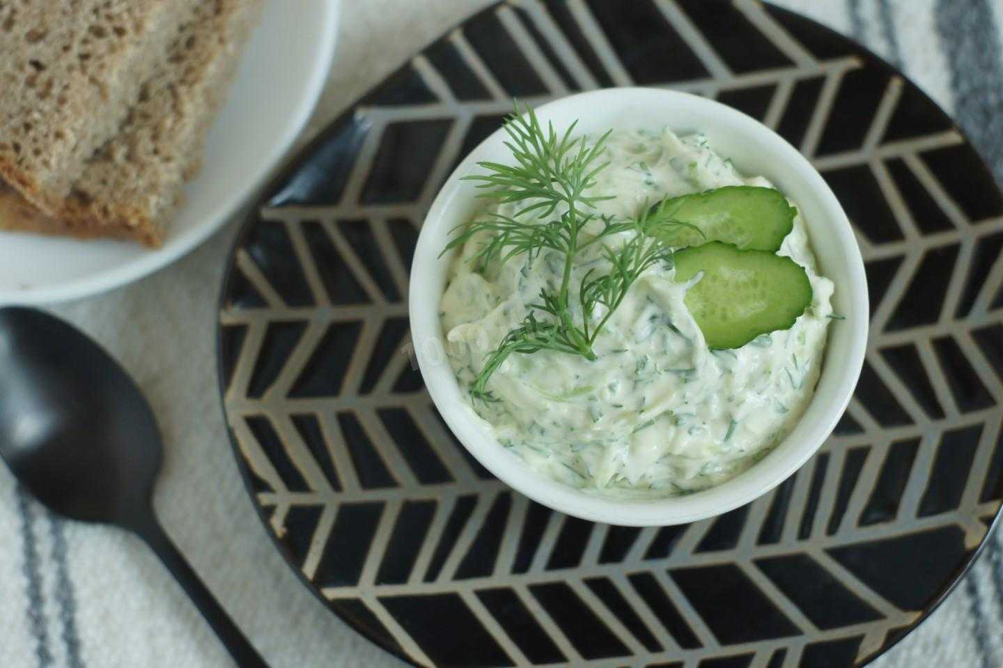 Три самый вкусных соуса из свежих огурцов, сметанный, йогуртовый и томатный