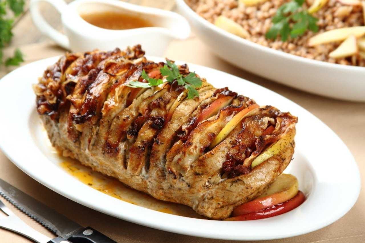 Сочная свинина в духовке: 10 вкусных рецептов