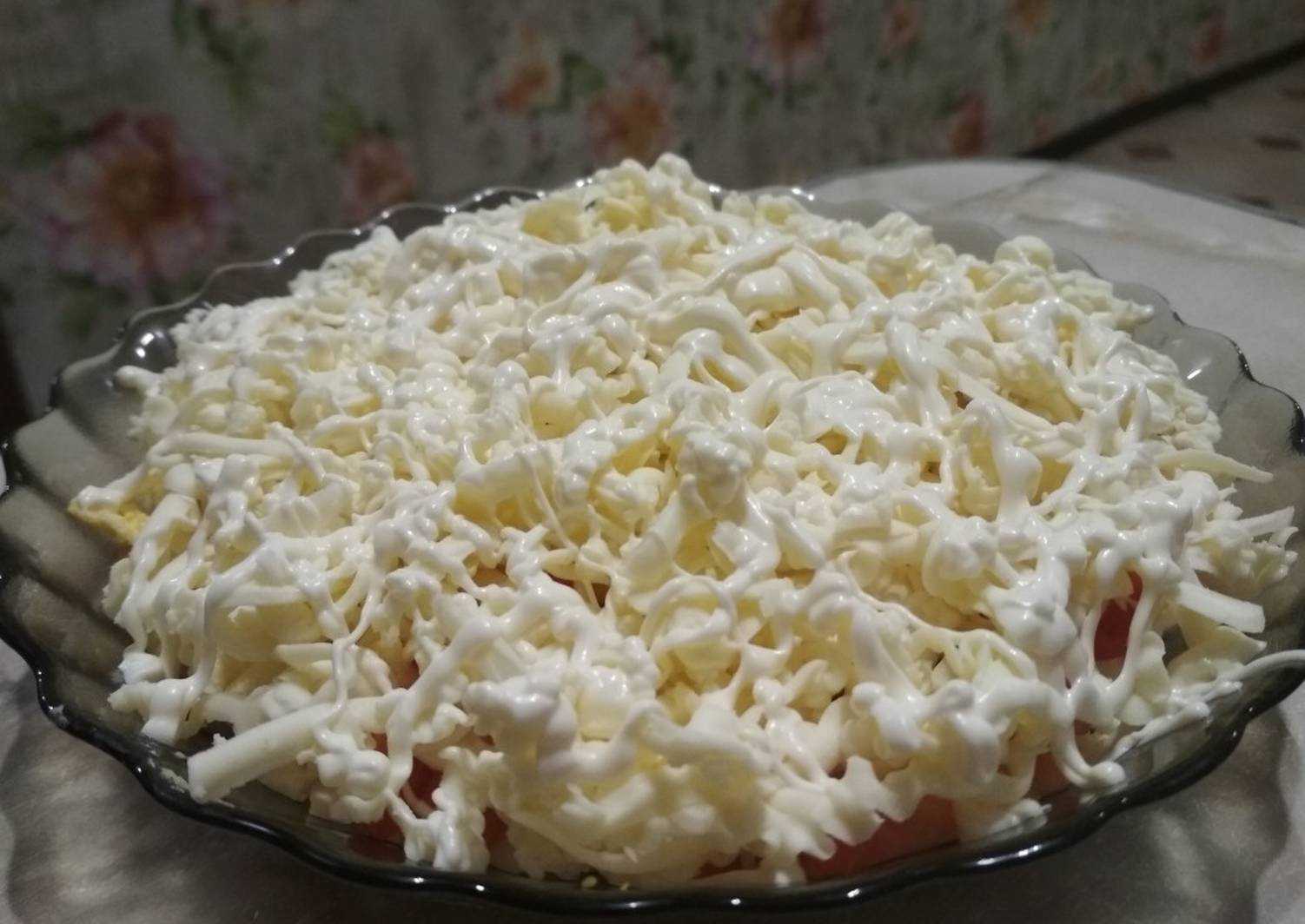 Слоеный крабовый салат: 8 хороших рецептов