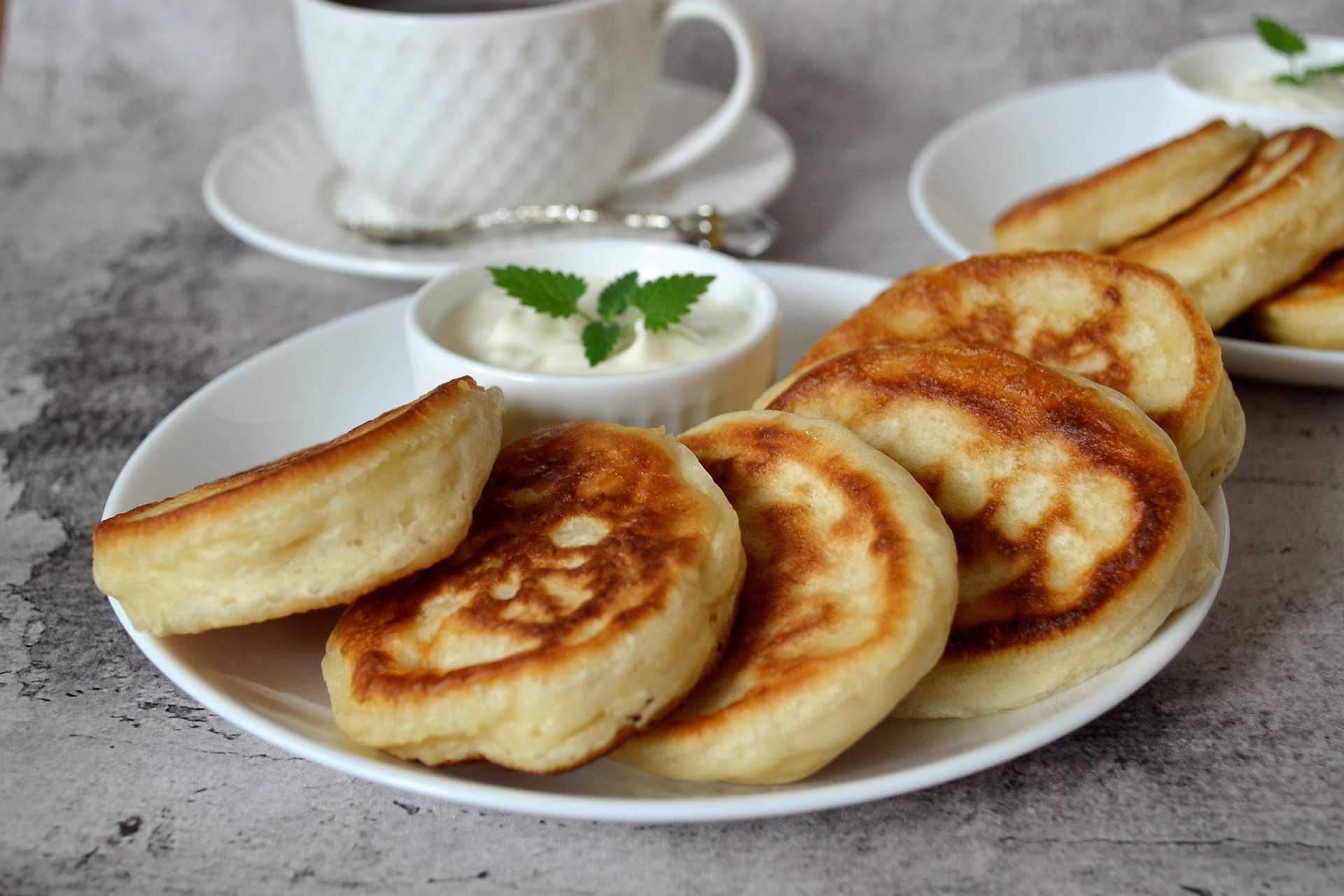 Оладьи на сметане пышные без дрожжей быстро и вкусно рецепт фото пошагово и видео - 1000.menu