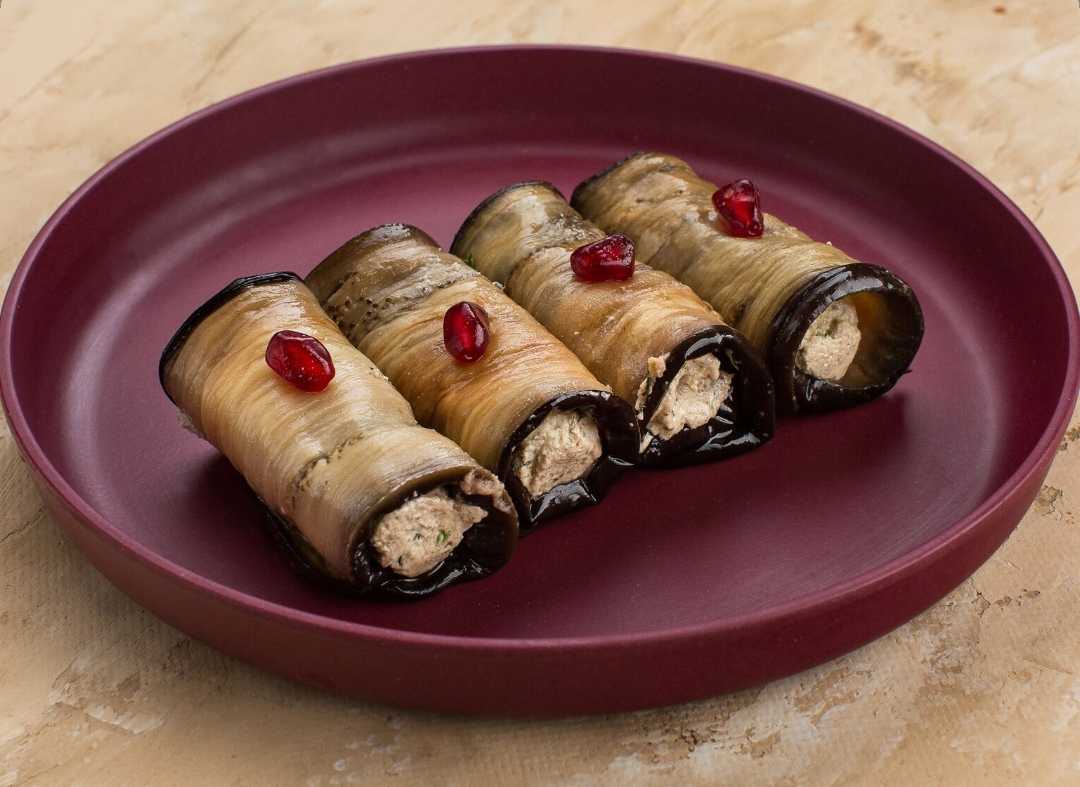 Рулетики из баклажанов с грецкими орехами по-грузински - пошаговый рецепт с фото |  закуски