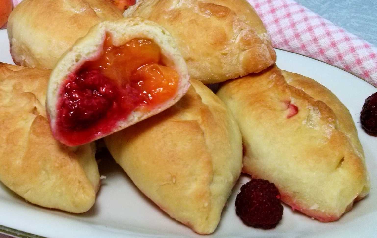 Пирожки с яйцом и зеленым луком — 5 вкусных пошаговых рецептов