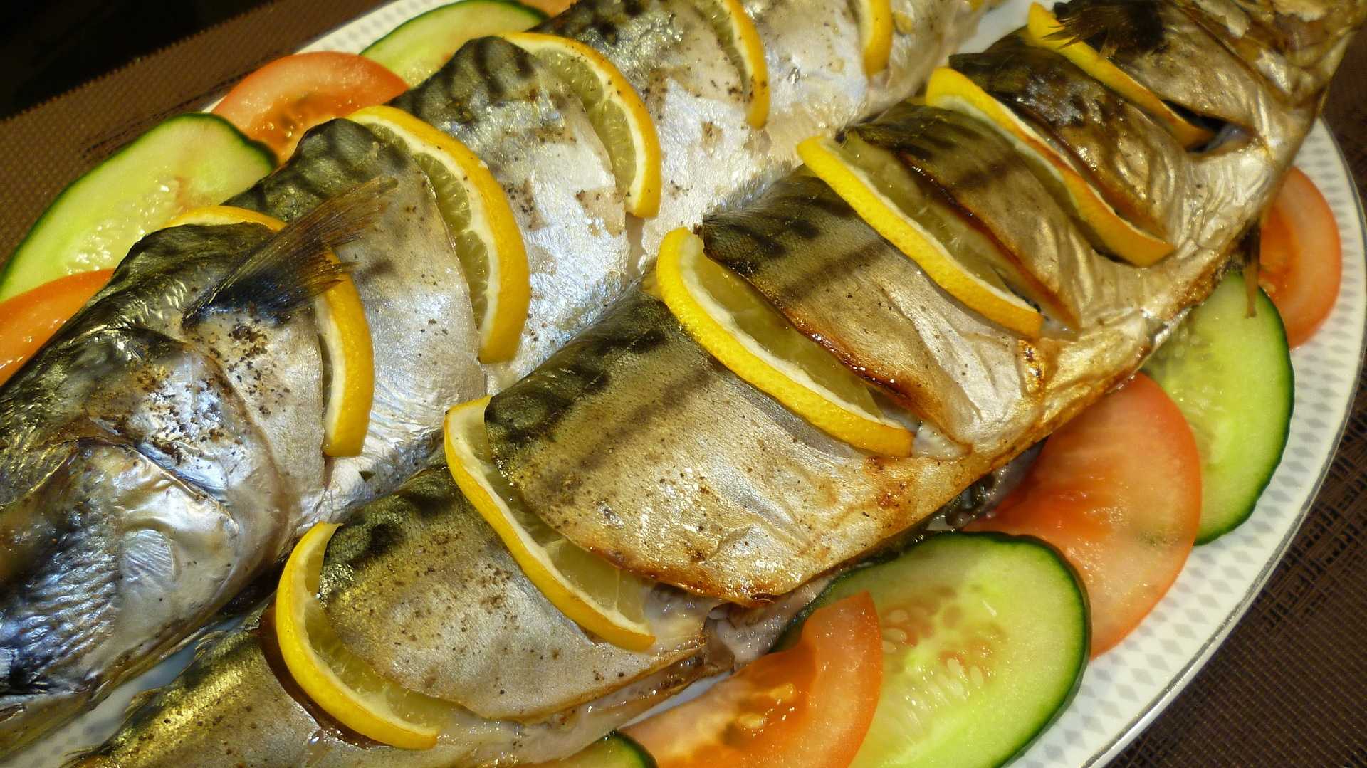 Скумбрия, запеченная в духовке с картошкой