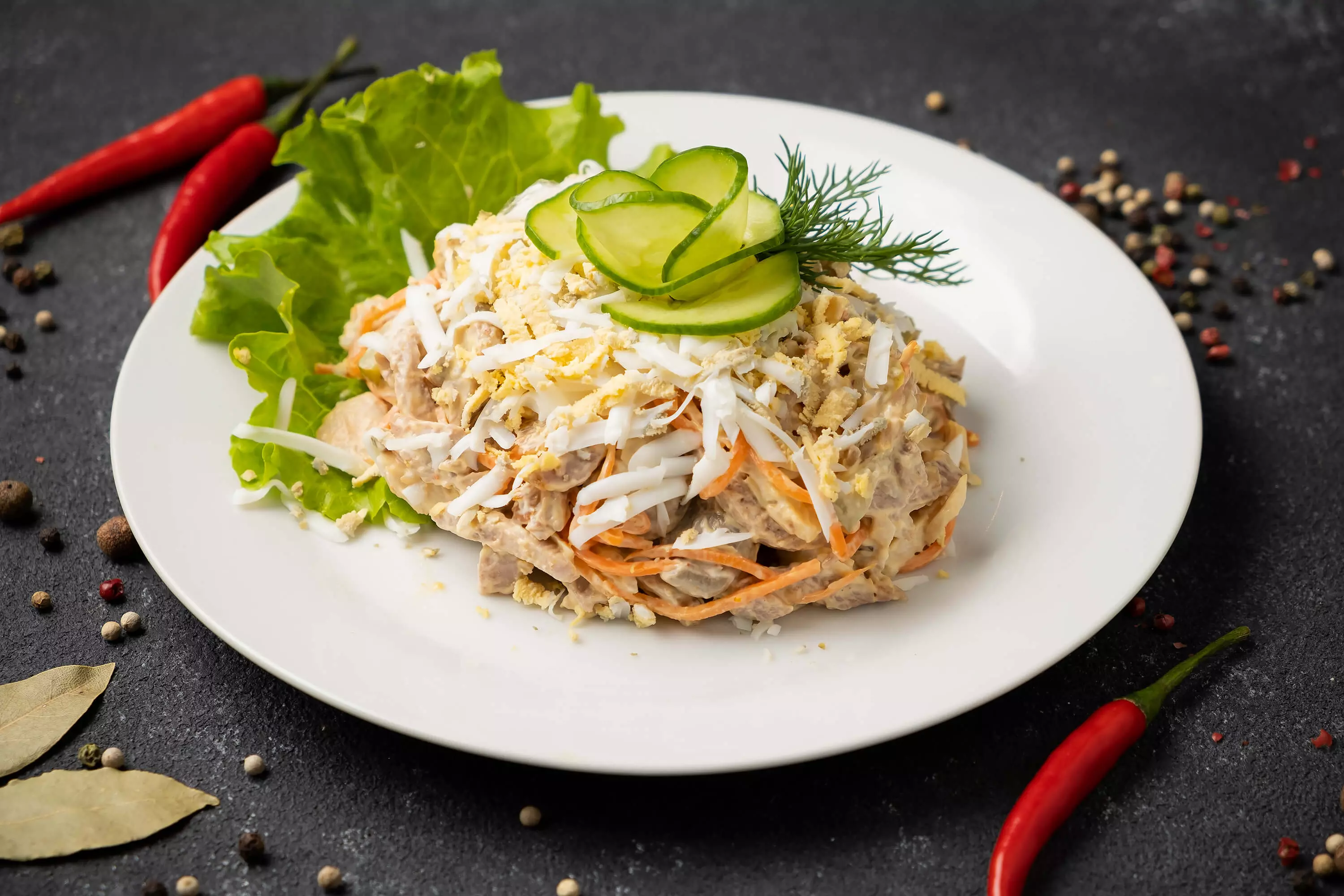 Слоеный салат с говядиной картофелем