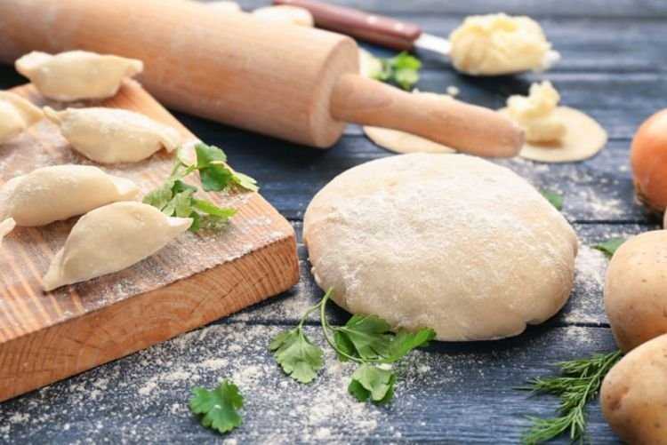 Тесто для домашних пельменей: 10 рецептов эластичного и вкусного теста на пельмени