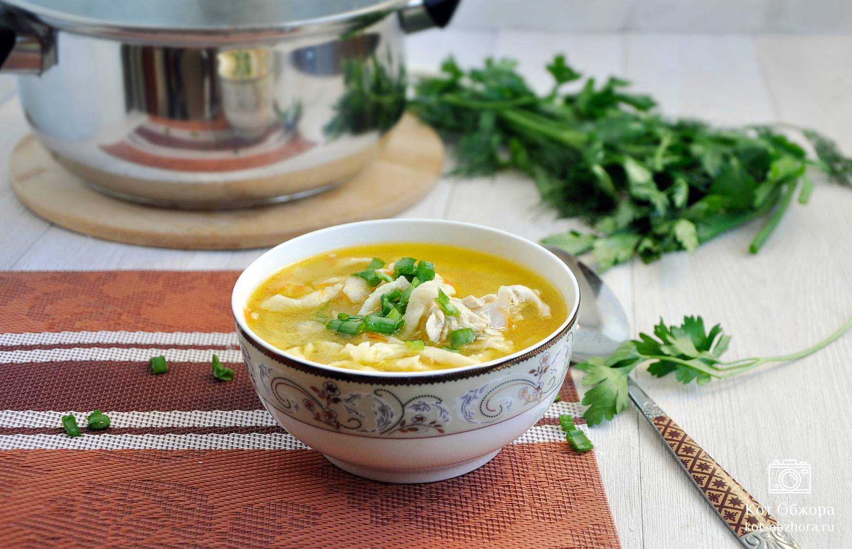 Цветные макароны в сырном соусе