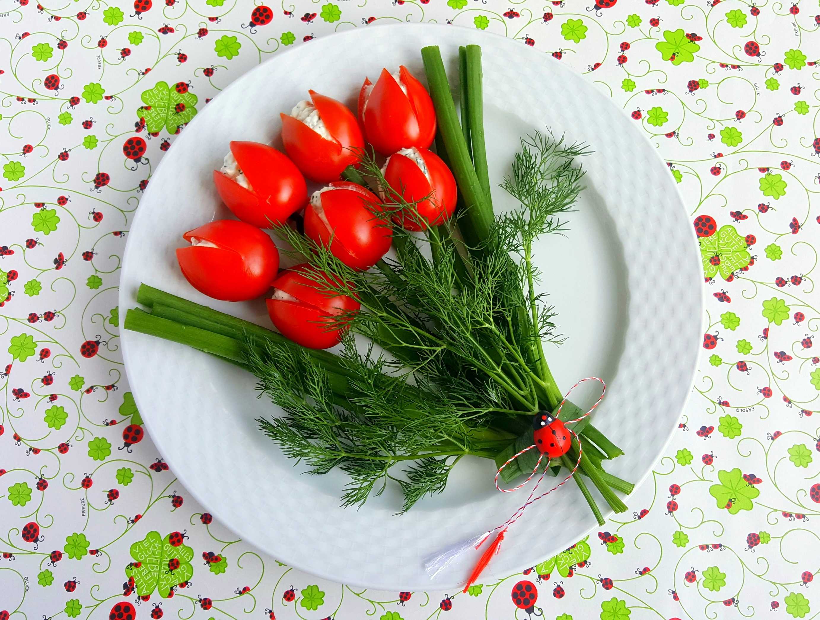 Помидоры с сыром и чесноком — 4 рецепта закуски