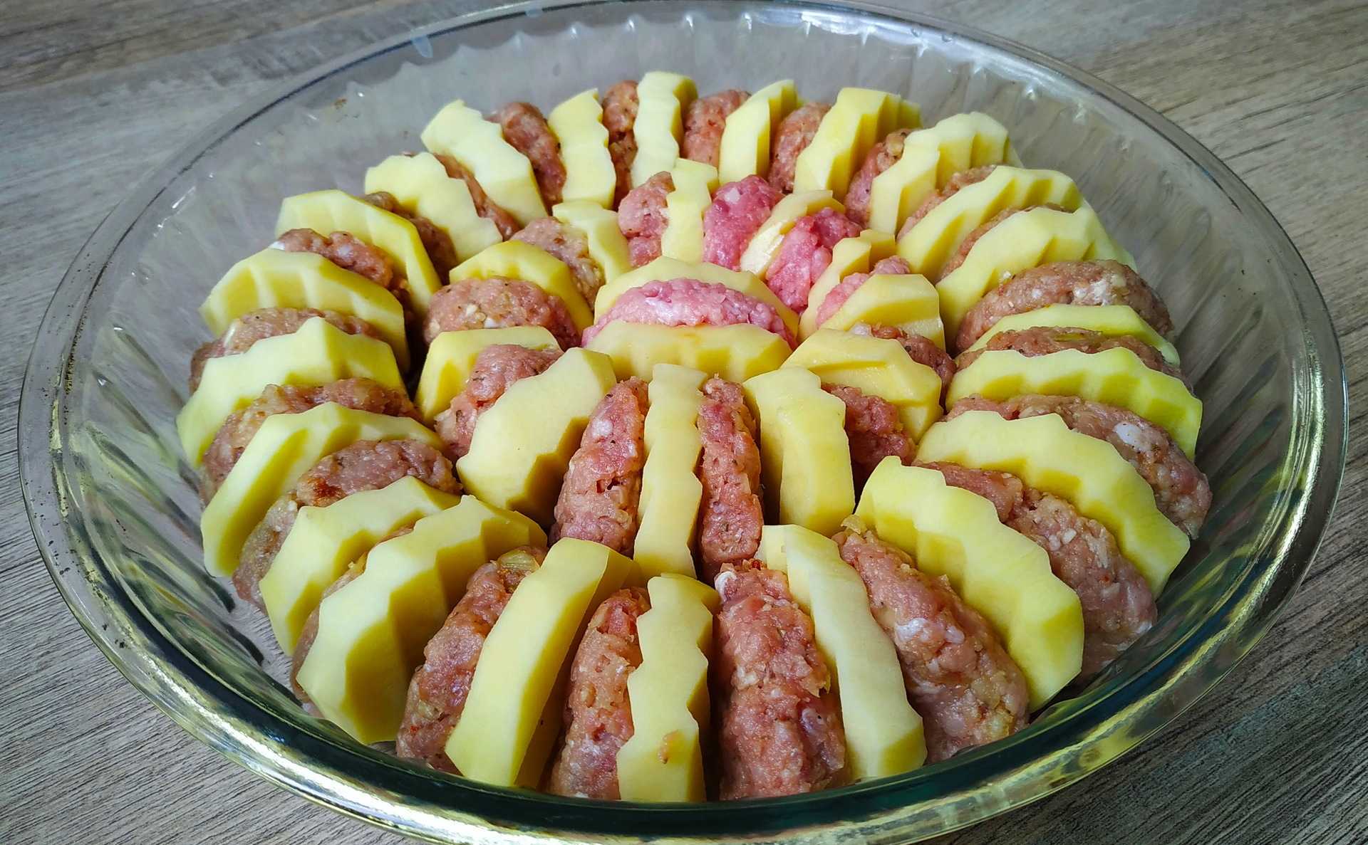 Что приготовить из фарша и картошки: 15 самых вкусных рецептов
