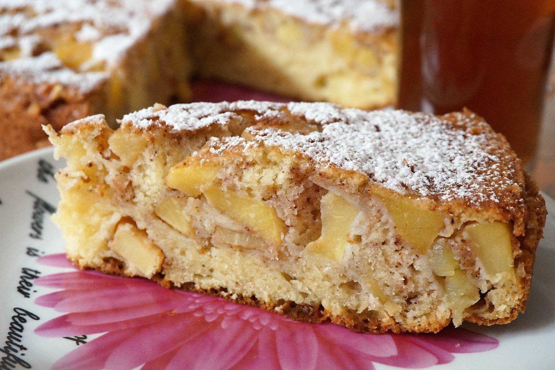 Шарлотка с яблоками в духовке, 5 простых рецептов.