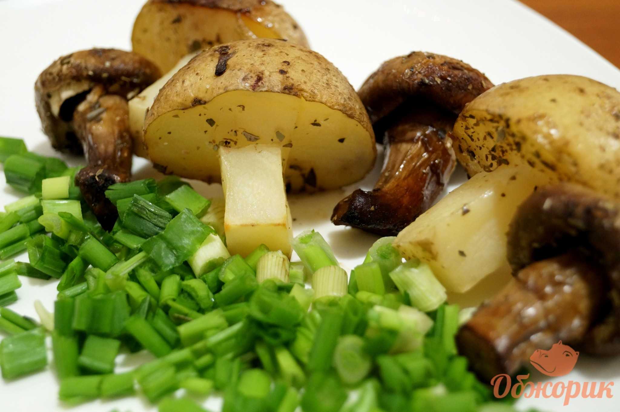 Блюдо картошка грибы мясо. Картошка с грибами. Картошка с грибами в духовке. Картошка с грибочками. Грибочки из картофеля.