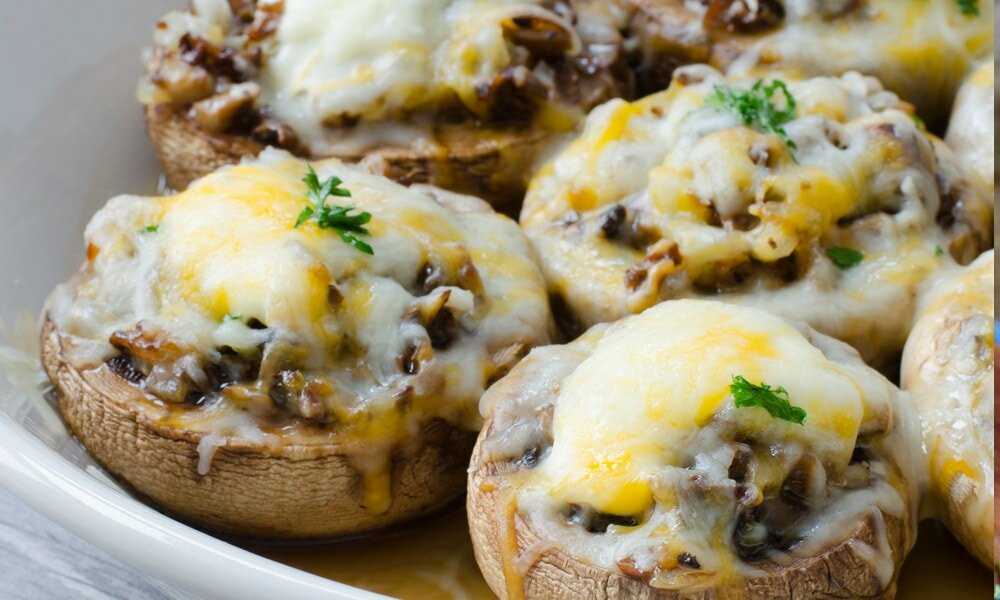 Шампиньоны в духовке, фаршированные ножками с сыром — 8 рецептов