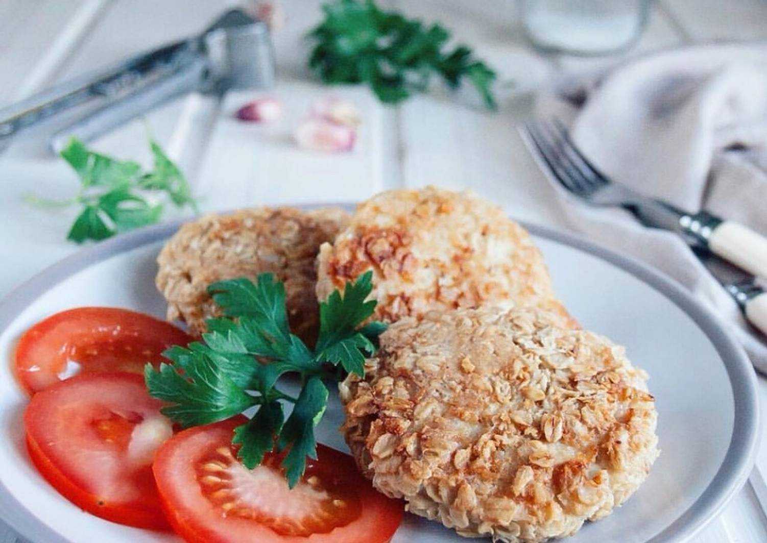 Сочные котлеты из куриного фарша, жаренные на сковороде – 9 очень вкусных рецептов