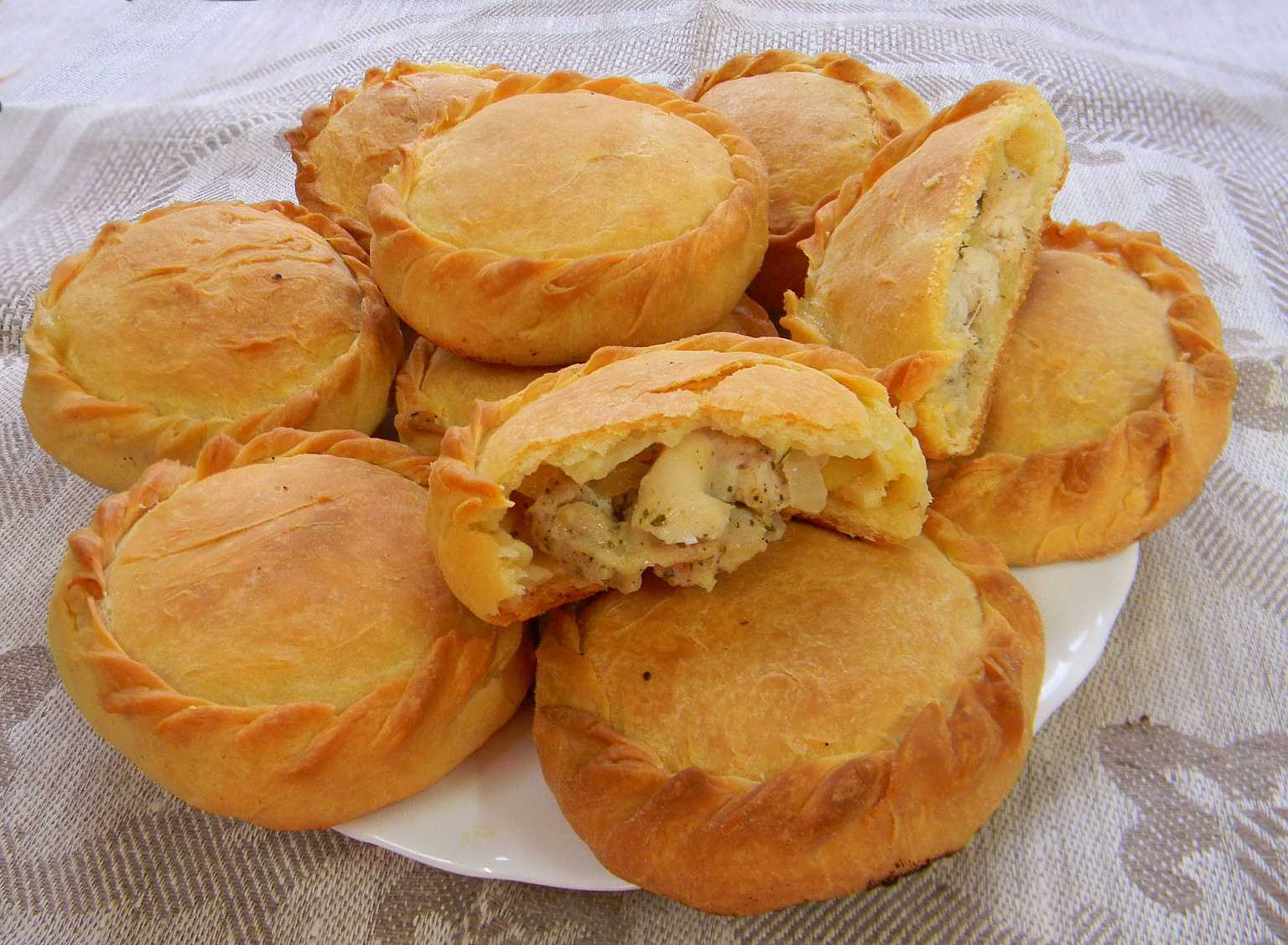 Элеши с мясом и картофелем – рецепт закусочных пирожков с начинкой