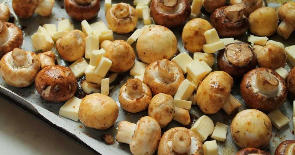 Грибы в сметане с сыром и луком в духовке запеченные рецепт фото пошагово и видео - 1000.menu