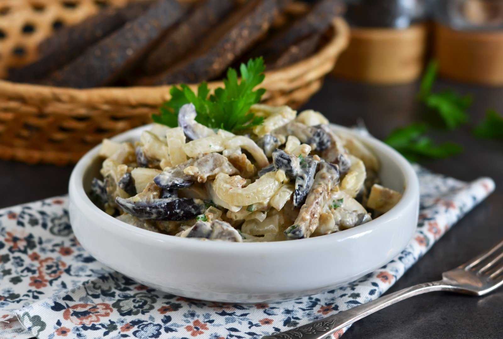 Простые салаты на новый год 2024 — 17 самых вкусных рецептов