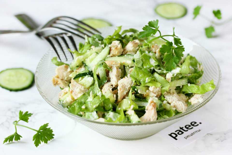 20 простых салатов с курицей, которые разнообразят твое меню
