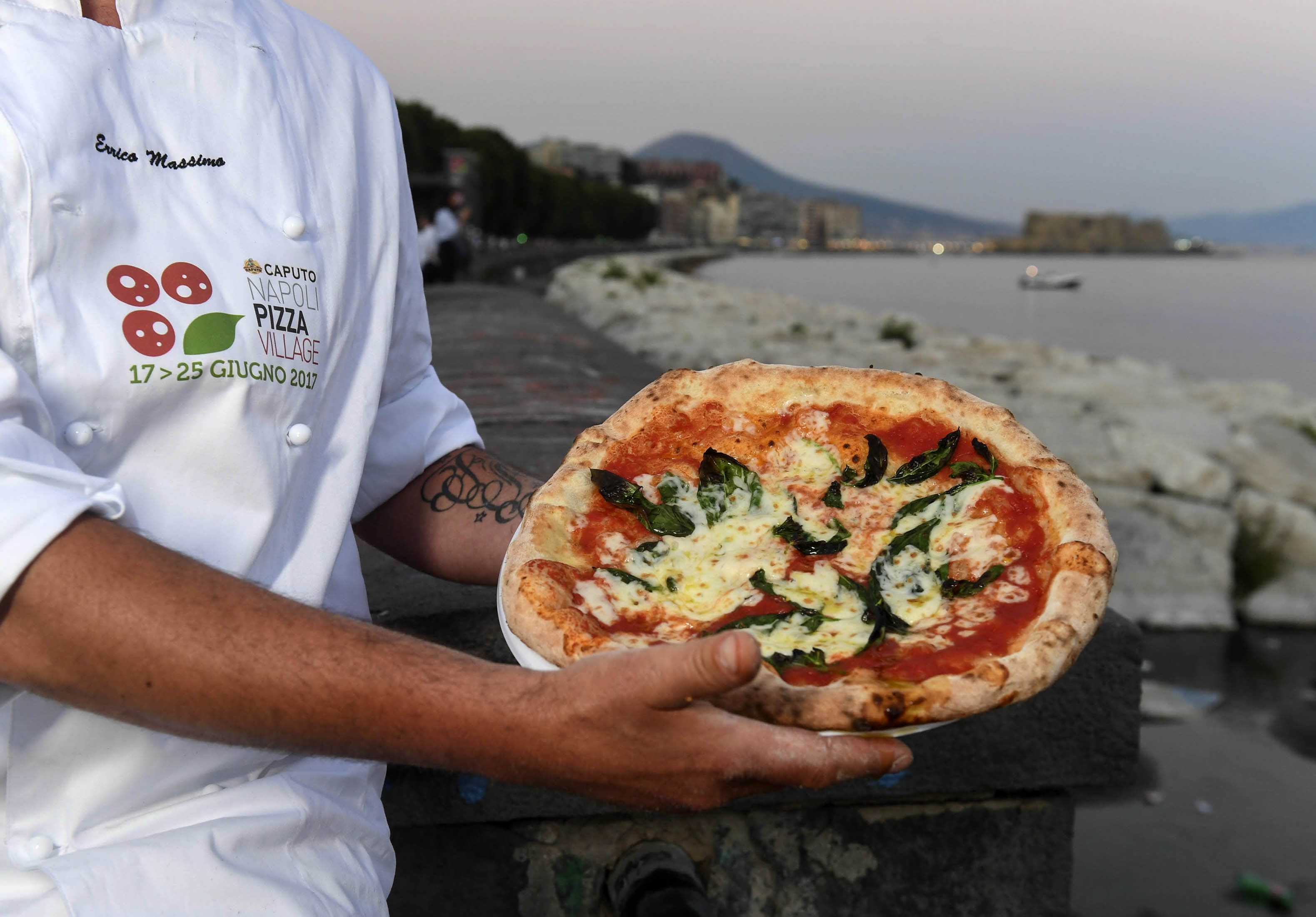 Лучшие доставки пиццы. Пиццафест в Неаполе. Пиццафест (PIZZAFEST) В Неаполе, Италия. Pizza Village Неаполь.