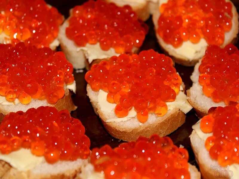 Бутерброды с красной икрой: рецепты с фото простые и вкусные на праздничный стол
