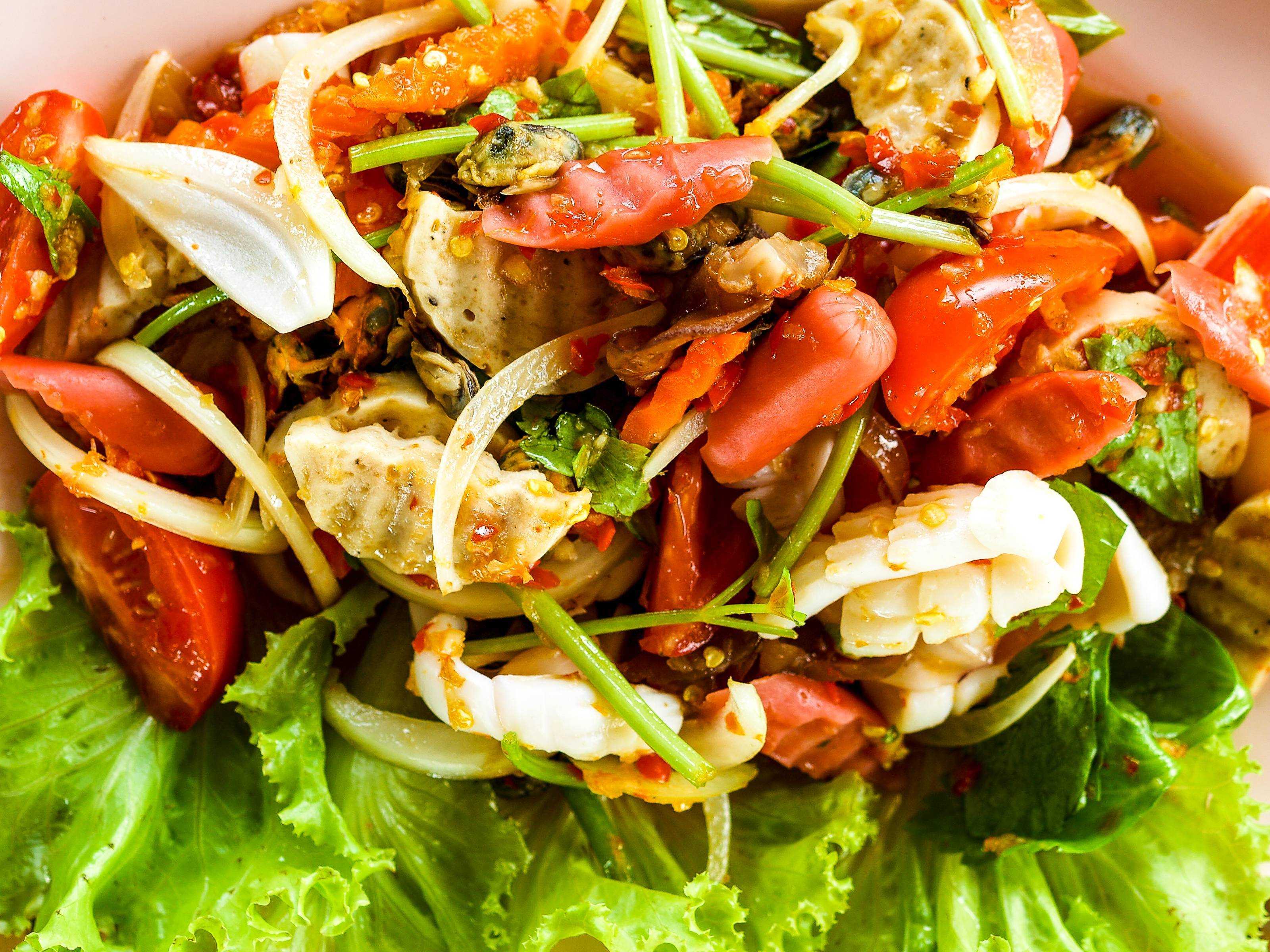 Салаты из морепродуктов - 20 простых, вкусных и недорогих рецептов