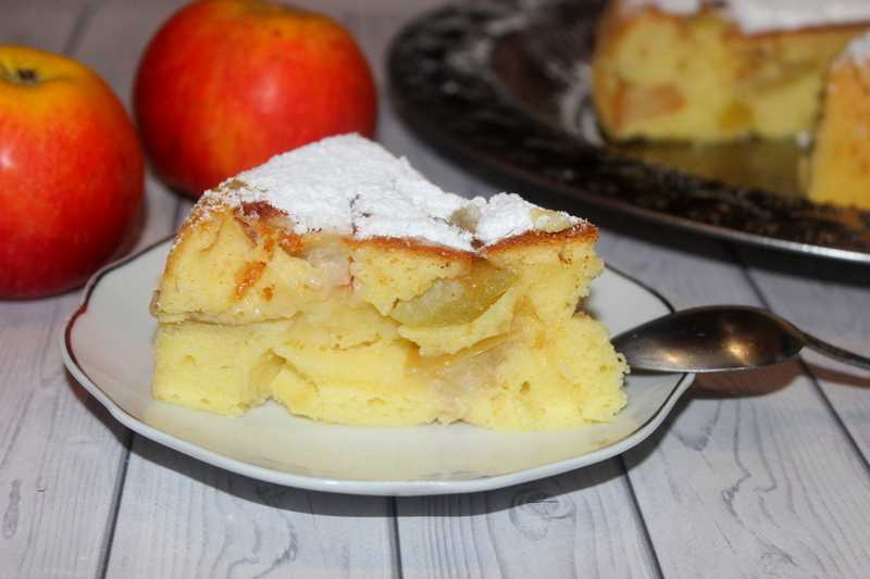 Пышный пирог «шарлотка» с яблоками на сметанном тесте. самые вкусные рецепты