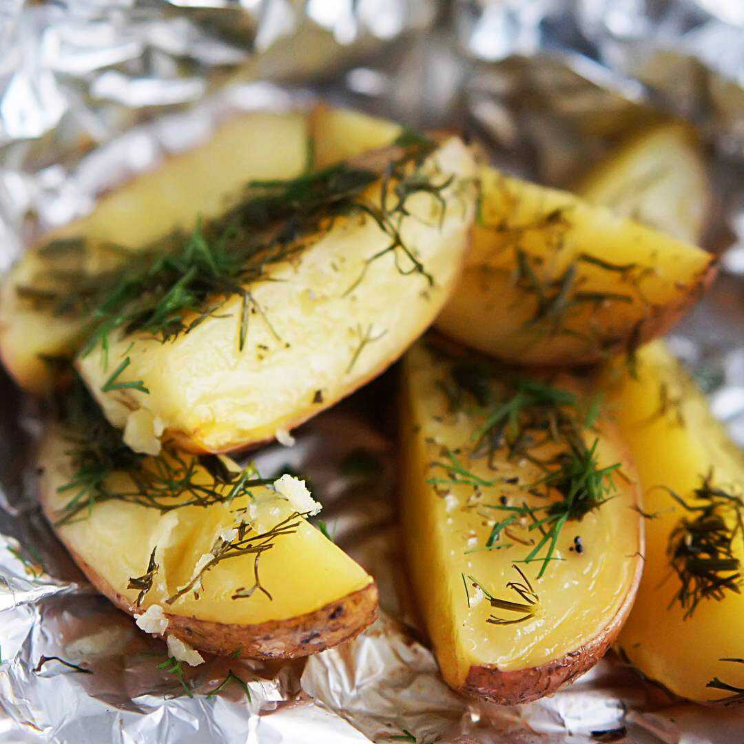 Молодая картошка, запеченная в духовке - 10 рецептов с фото на любой вкус
