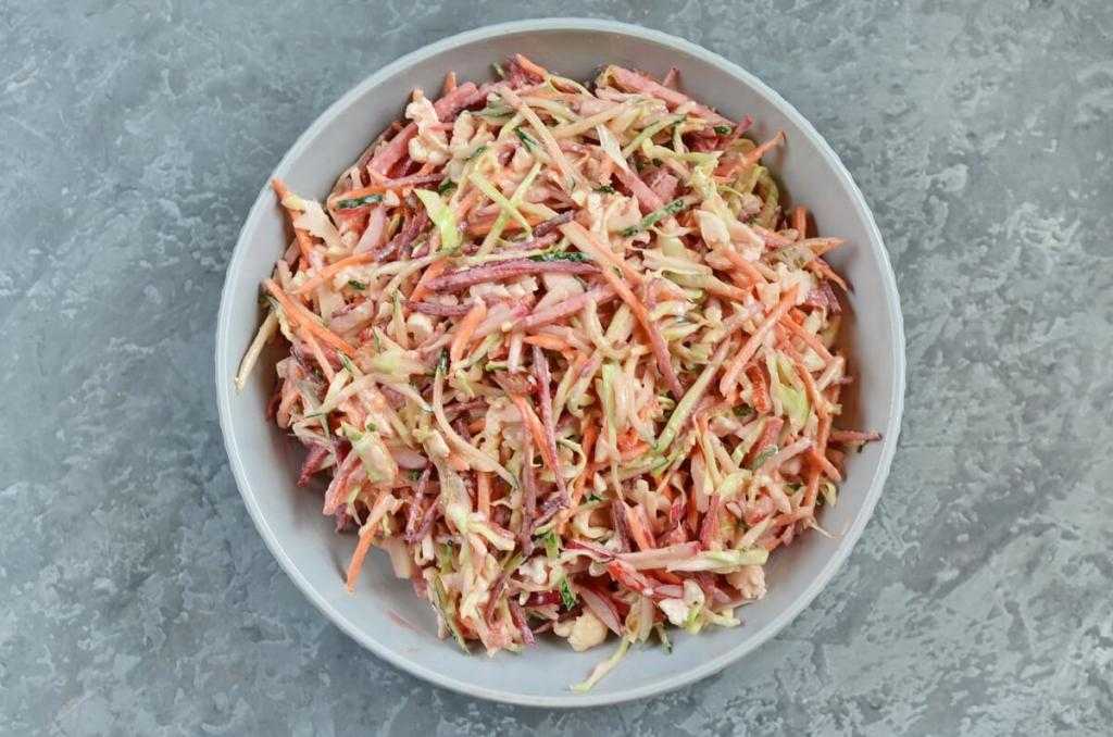 Салат с помидорами и колбасой рецепт с фото пошагово - 1000.menu