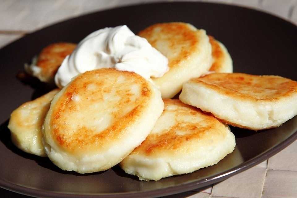 Пошаговый рецепт приготовления сырников из творога с манкой
