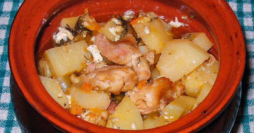 Жаркое по-домашнему из курицы с картошкой — 6 очень вкусных рецептов