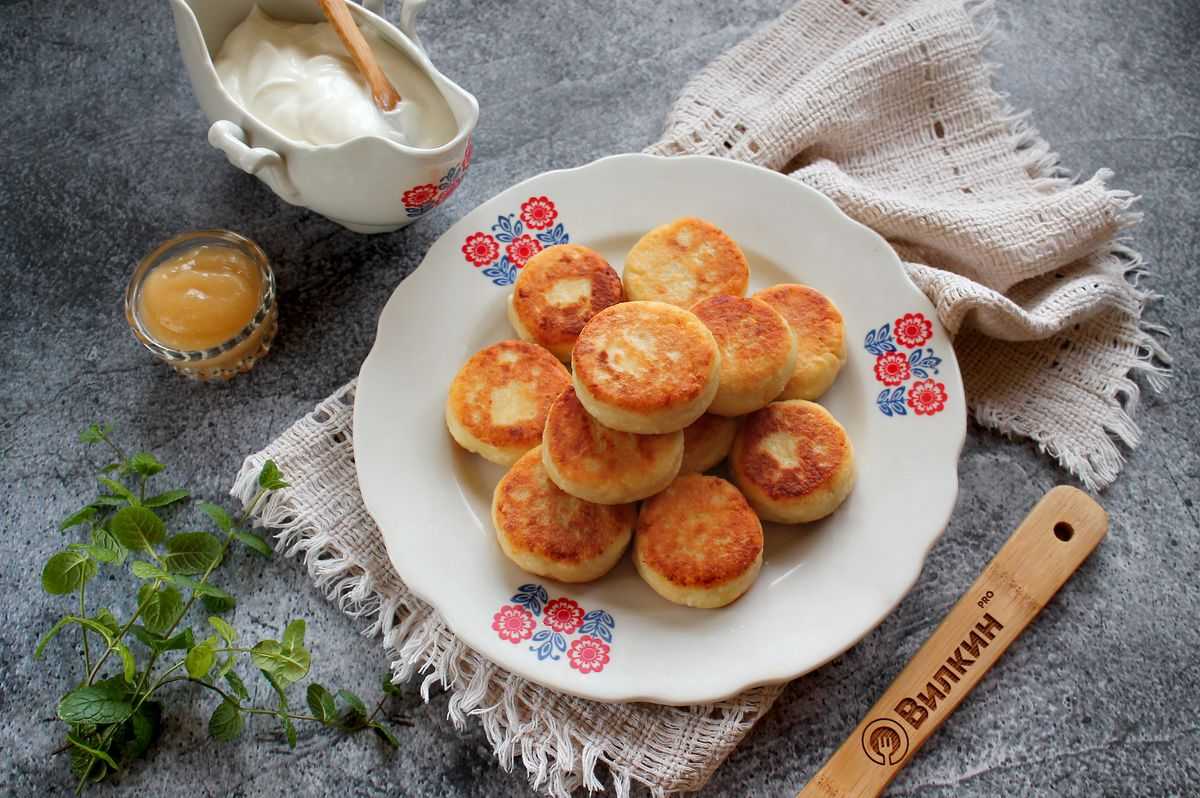 Сырники из творога с мукой на сковороде