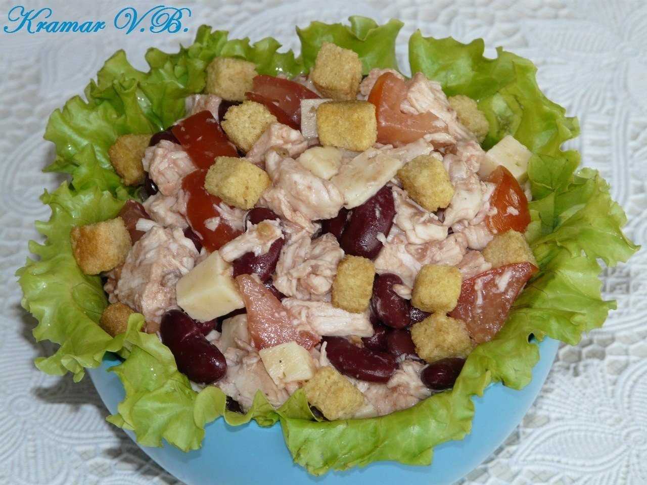 Салат хрустик с ветчиной и сухариками