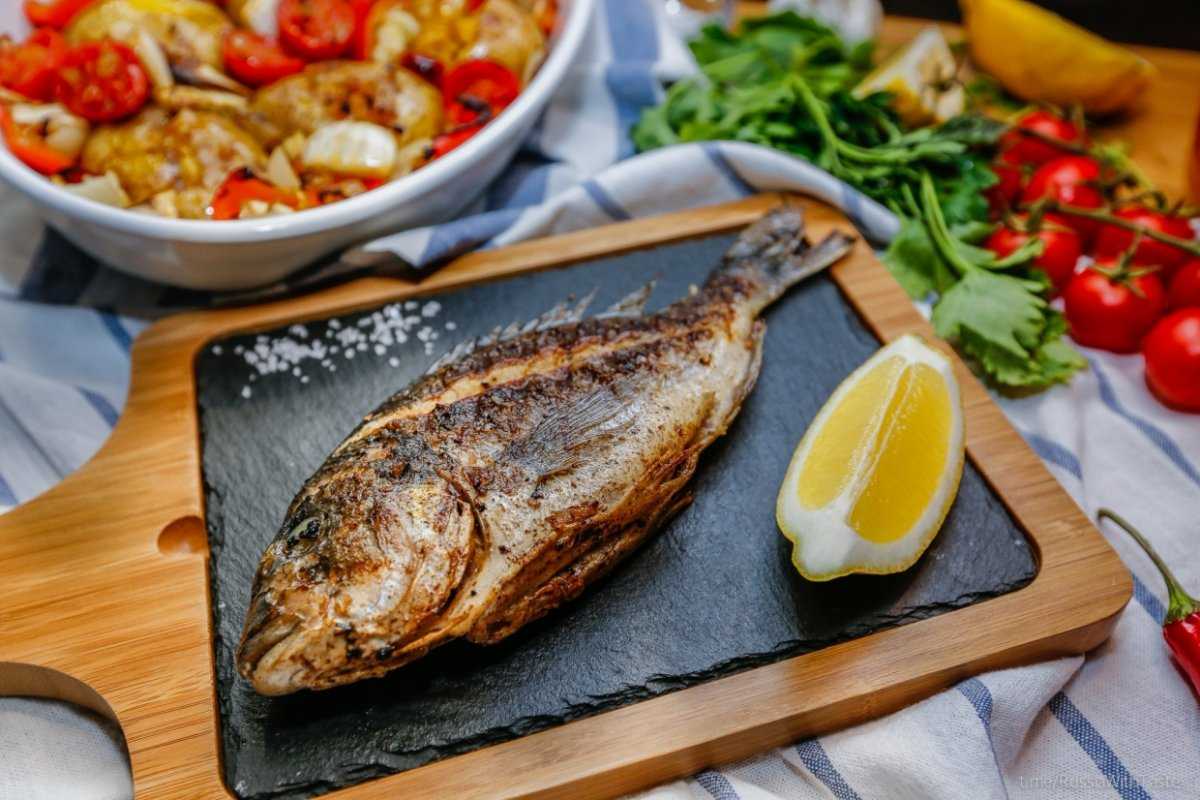 Дорадо в духовке – 10 пошаговых рецептов вкусной и сочной рыбы