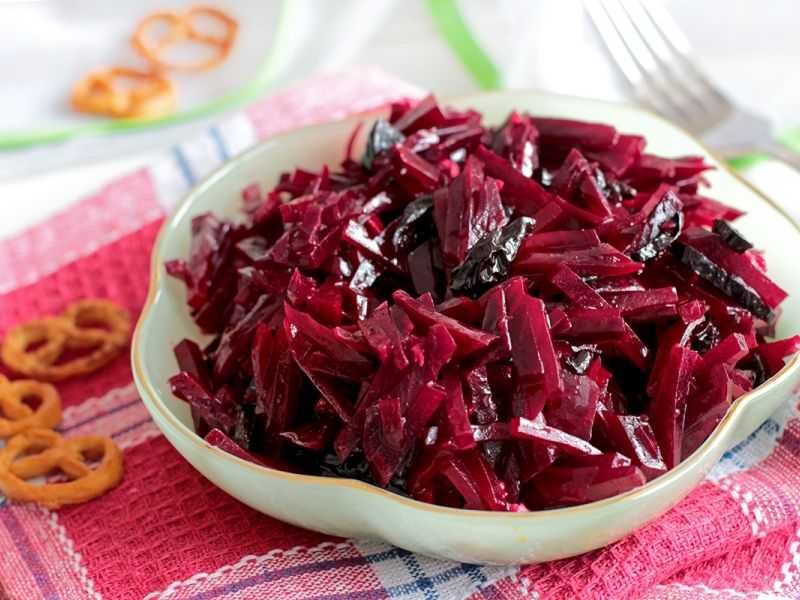 Салат из сырой свёклы – 8 рецептов