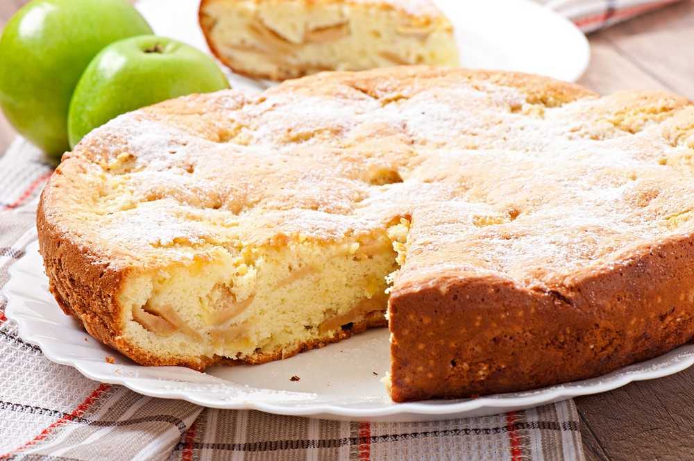 Бисквит с персиками консервированными