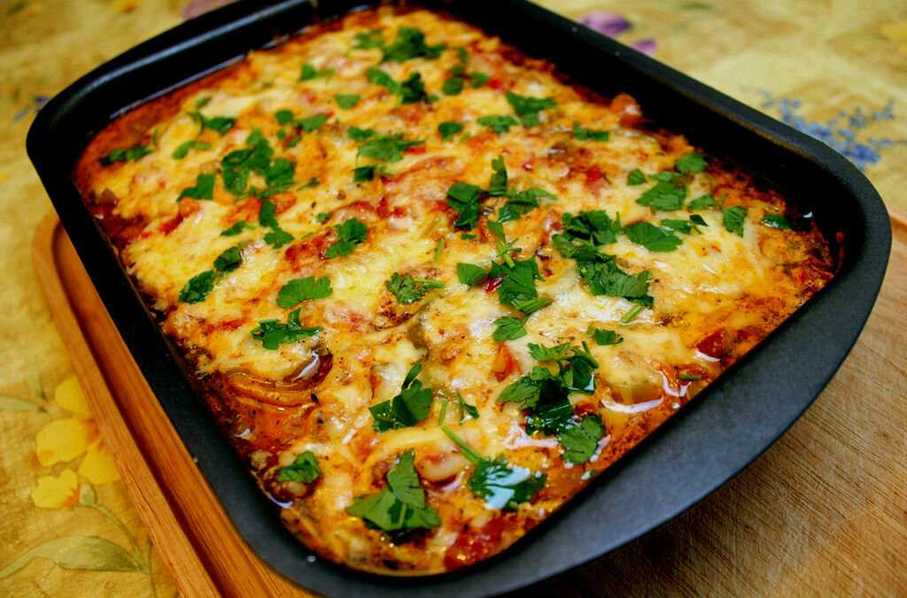 Курица с яблоками в духовке, как приготовить быстро и очень вкусно