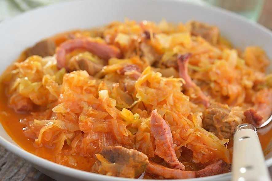 Капуста, тушёная с копчёной курицей - 10 пошаговых фото в рецепте