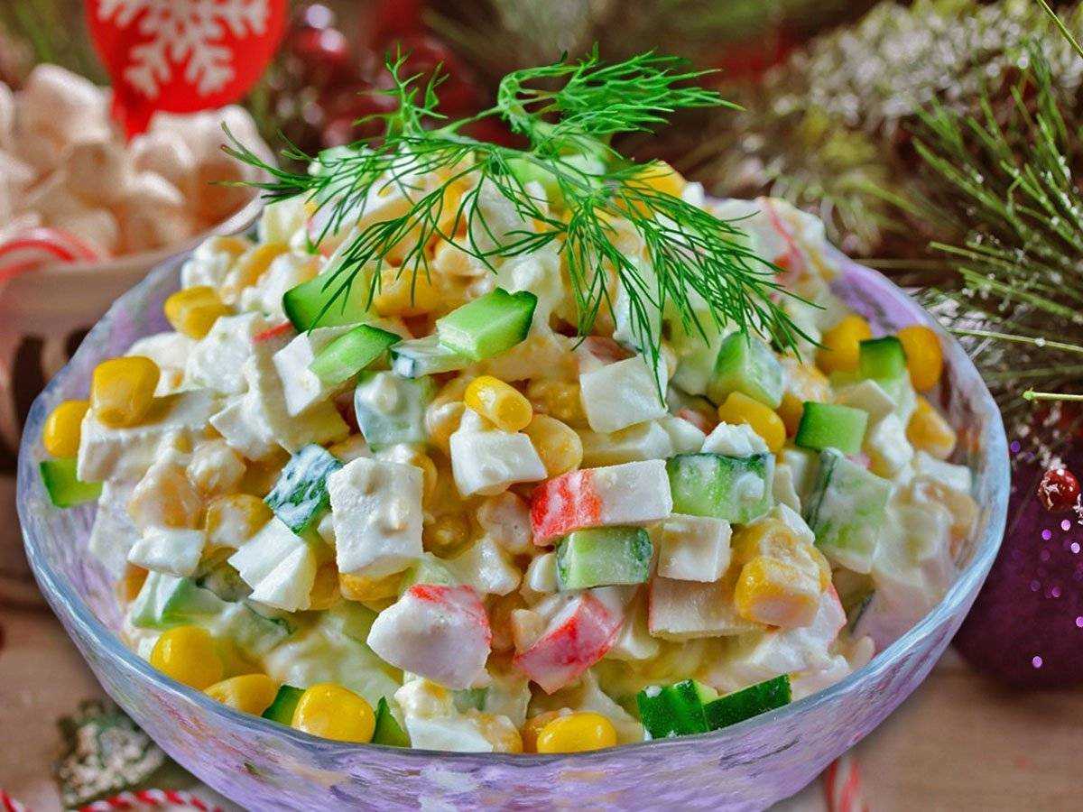 Салат с копченой курицей и кукурузой – 8 рецептов с пошаговыми фото