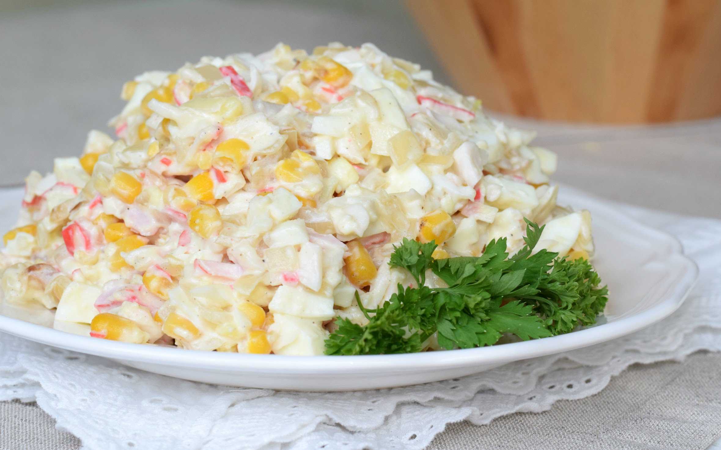 Салат из крабовых палочек и грибов – особый вкус любимого блюда