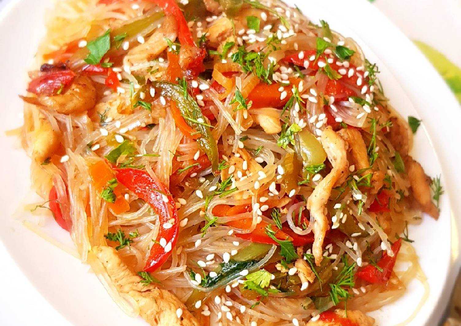 Салат с фунчозой - 8 домашних вкусных рецептов приготовления