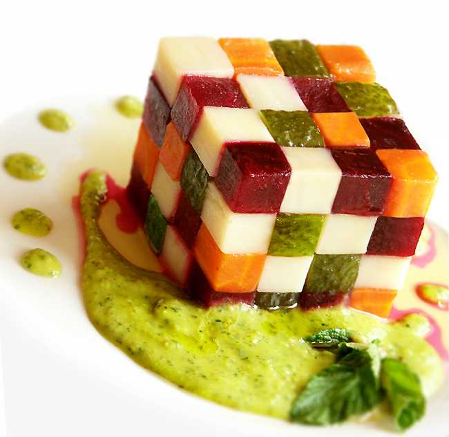 20 очень вкусных салатов с фасолью и сухариками