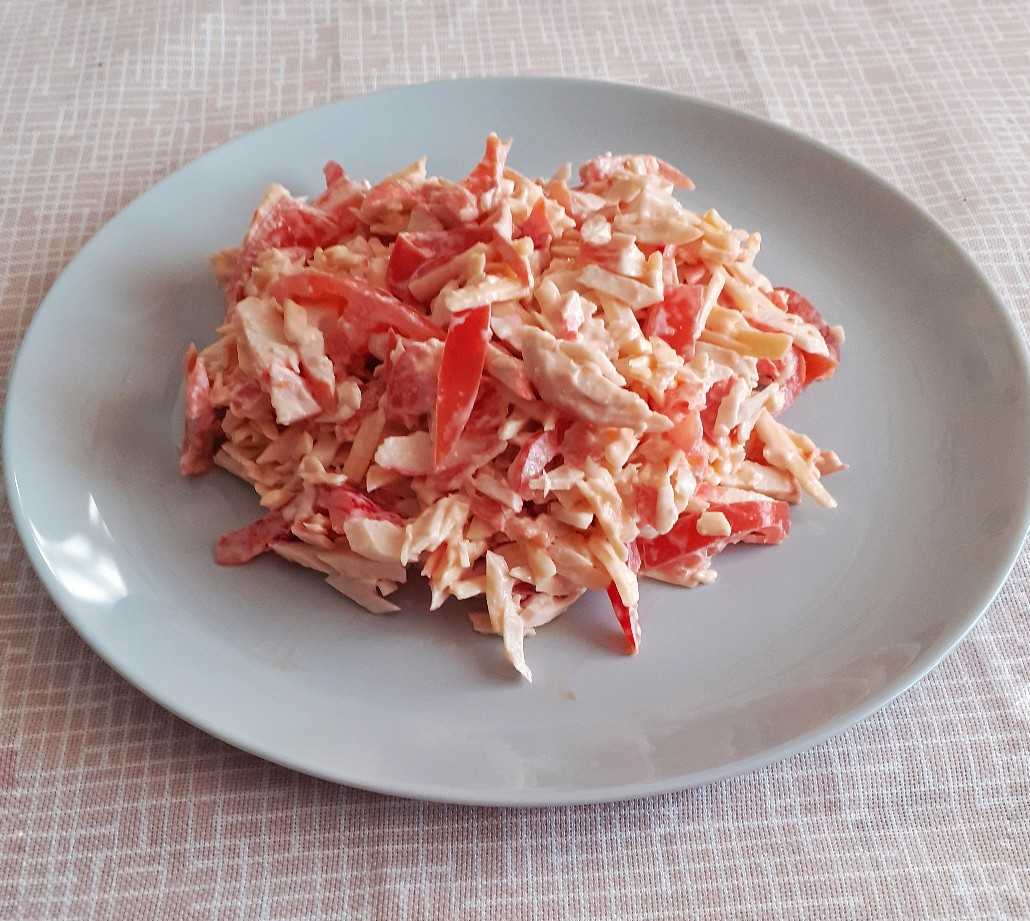 Салат "красное море" с крабовыми палочками: 5 рецептов