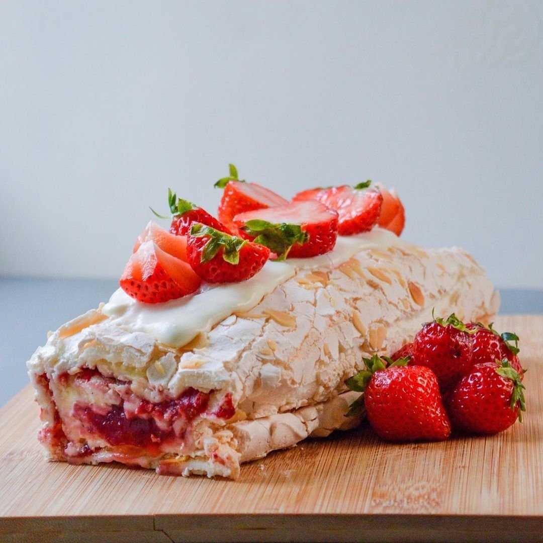Меренговый рулет с малиной - 7 рецептов с маскарпоне, фисташками
