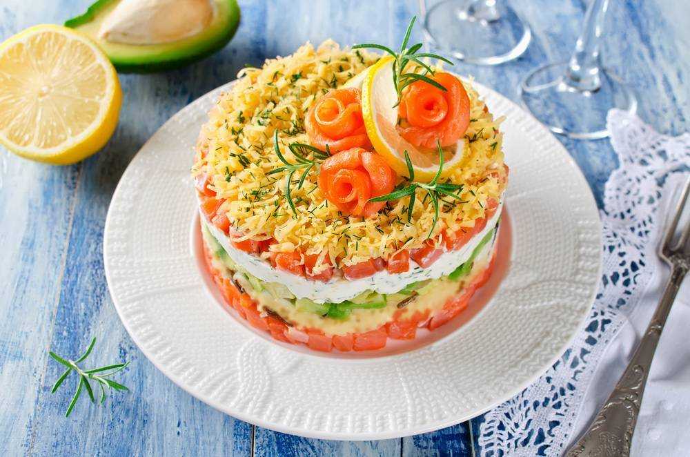Пошаговый рецепт с фото приготовления салата Марина с красной рыбой и сыром
