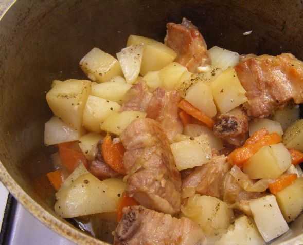 Тушеная картошка с ребрышками - пошаговый рецепт приготовления