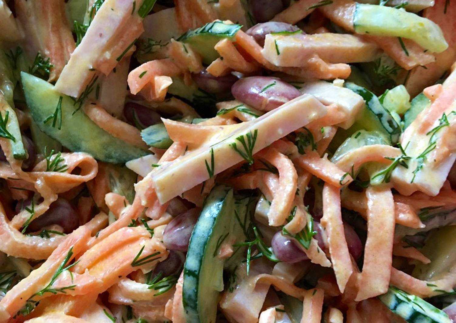 Салат с корейской морковью и сухариками - интересный бюджетный вариант: рецепт с фото и видео