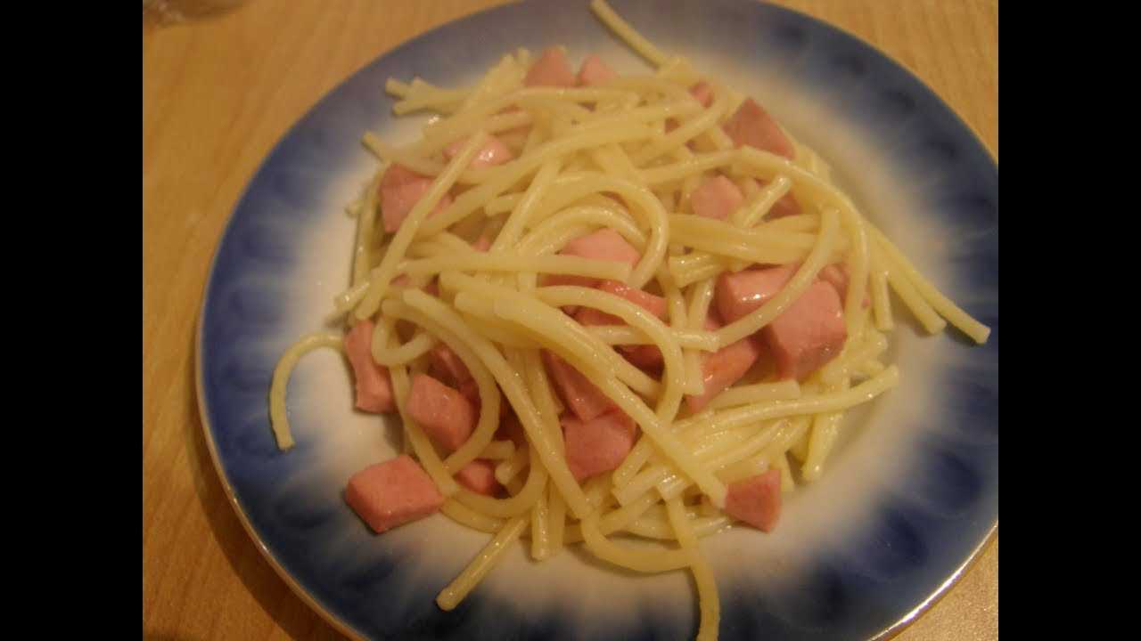 Макароны с сыром и колбасой
