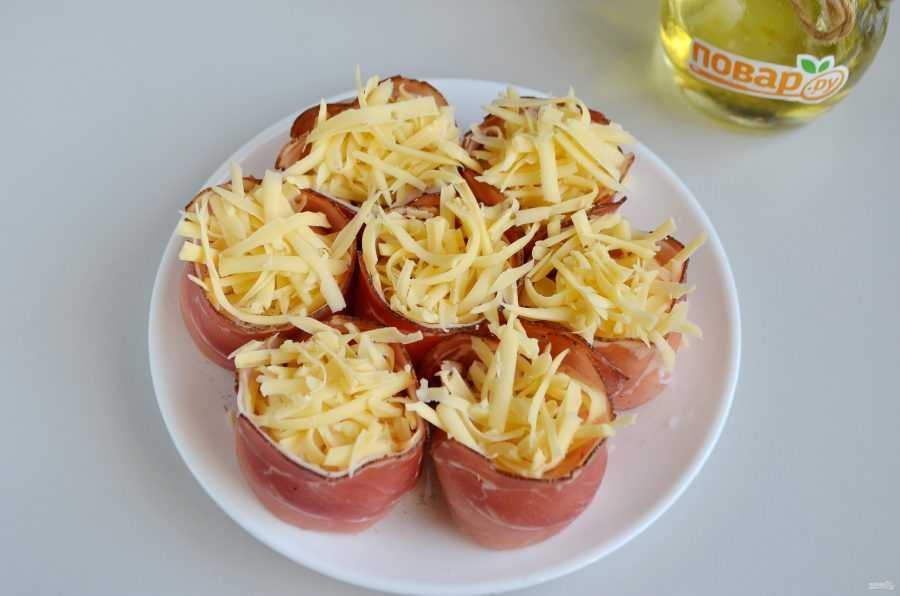 Шампиньоны в беконе в духовке с сыром рецепт с фото пошагово - 1000.menu