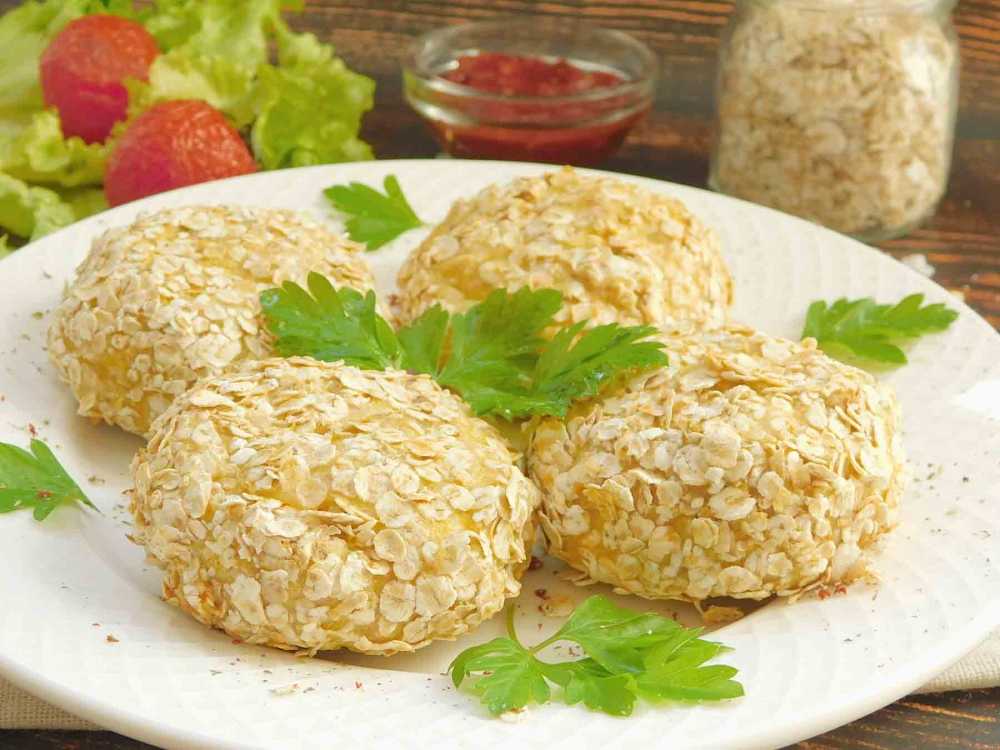 Супер пышные котлетки из куриного фарша с овсяными хлопьями.