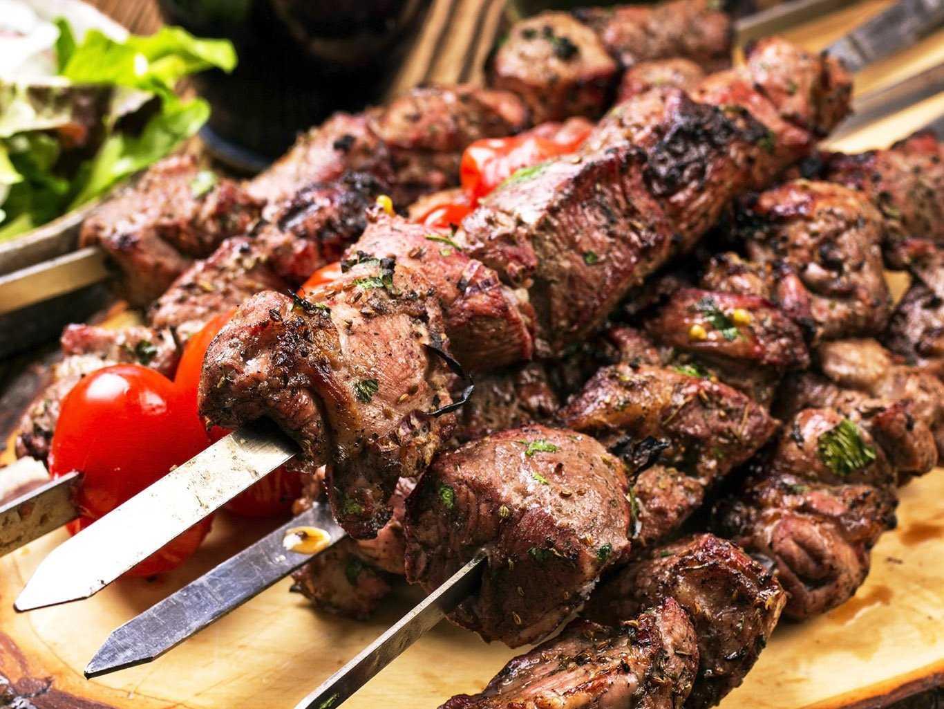 Шашлык из свинины и 6 самых вкусных маринадов, чтобы мясо было мягким