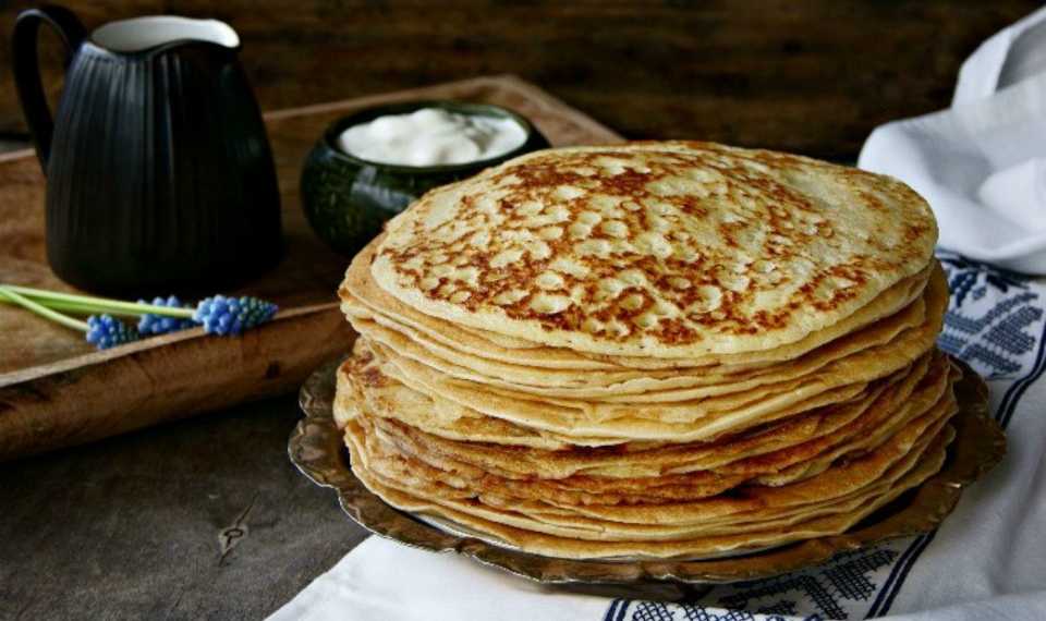 Блины на молоке с дырочками тонкие и очень вкусные —10 простых рецептов