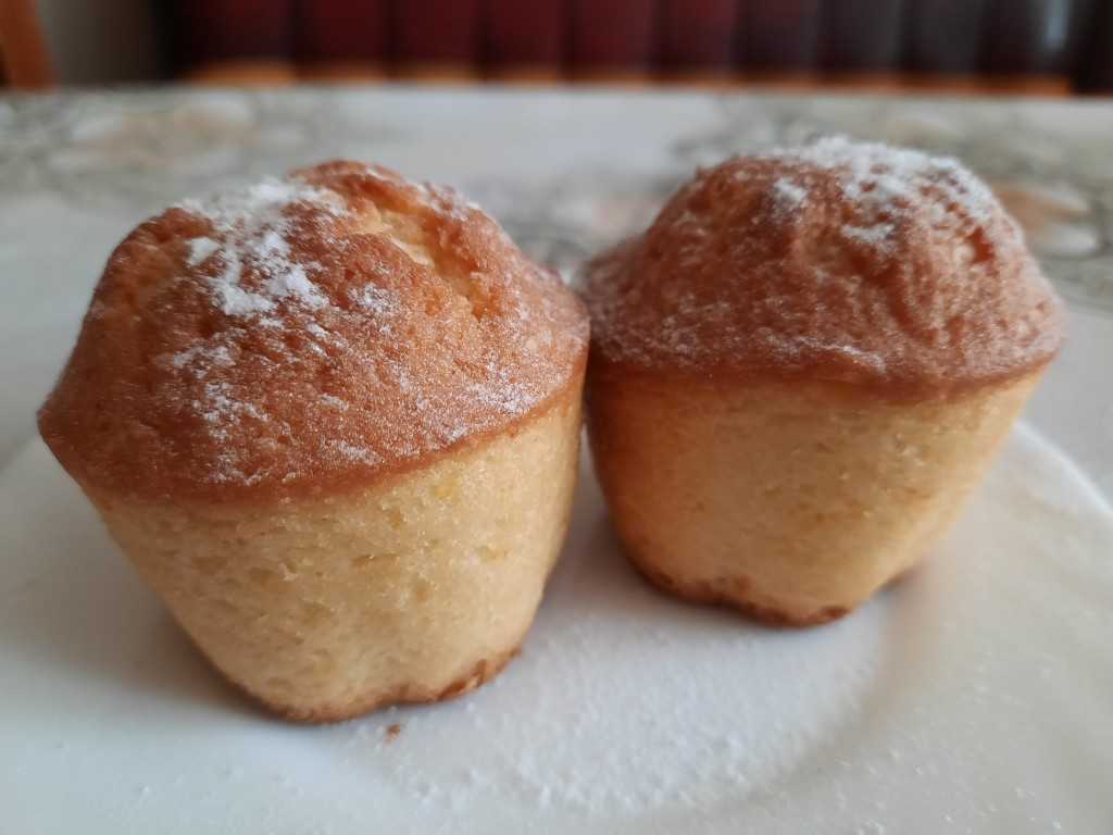 Кексы на молоке: 3 фото-рецепта - в духовке, микроволновке, с начинкой